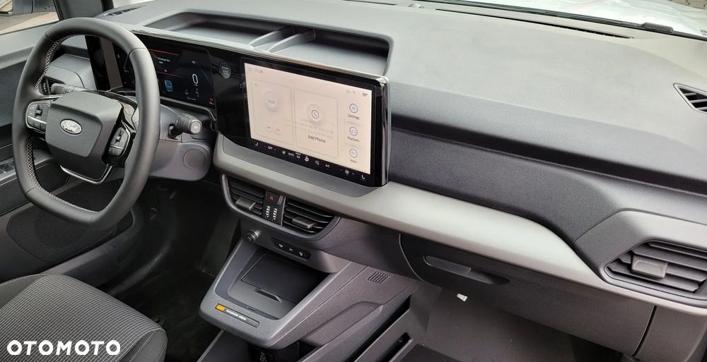 Ford Transit Courier - 13