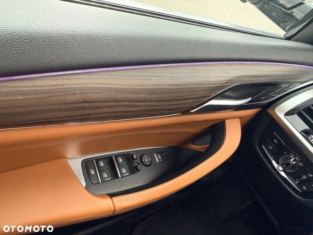 BMW X3 xDrive25d - 16