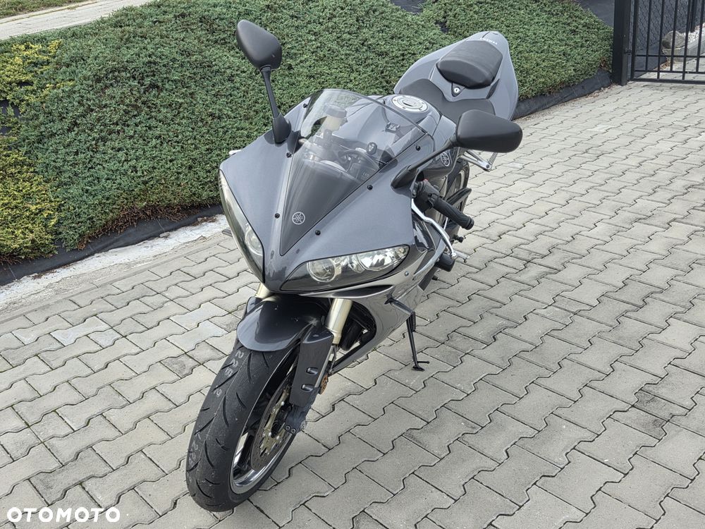 Yamaha R1 - 38