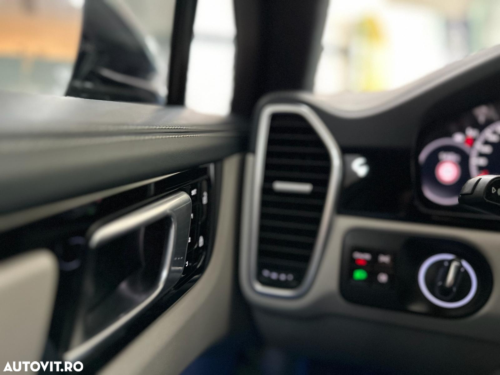 Porsche Cayenne Turbo - 34