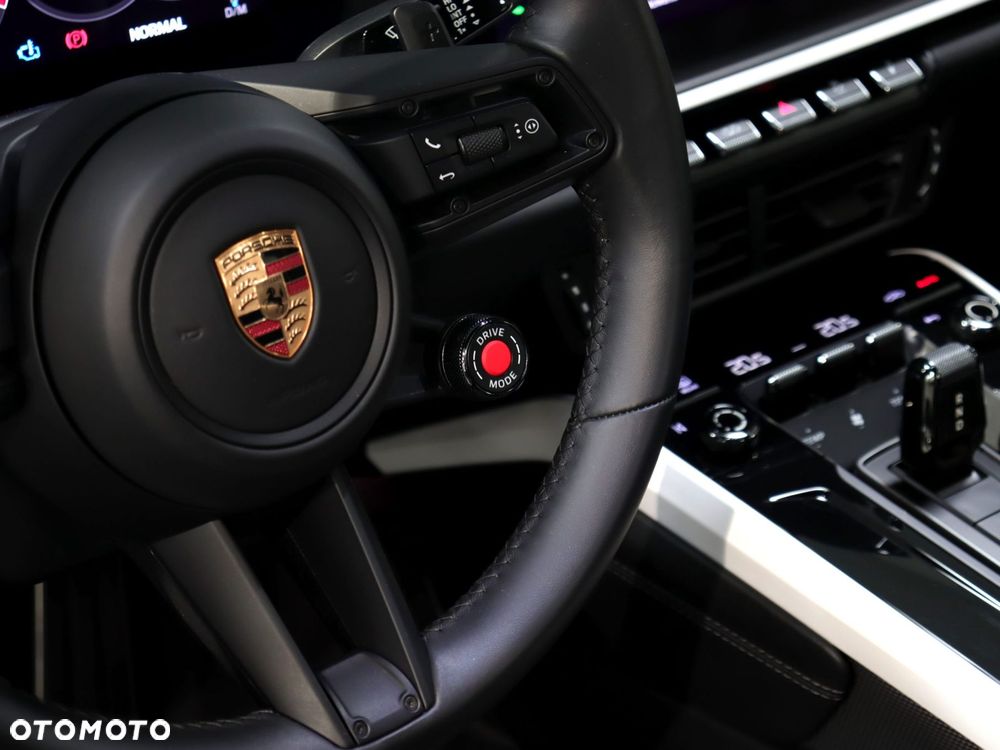 Porsche 911 Carrera - 21