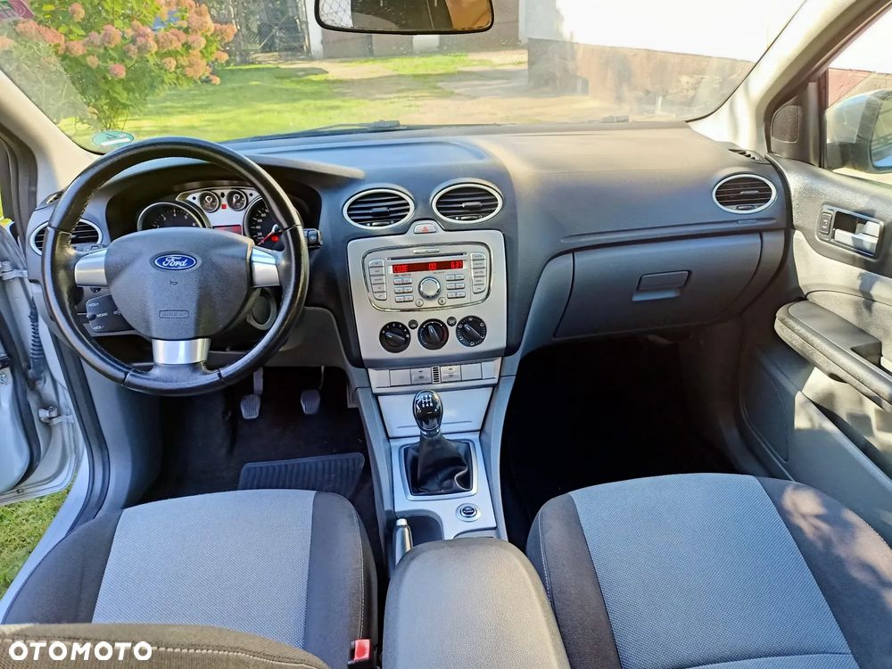 Ford Focus 1.6 Trend - 16