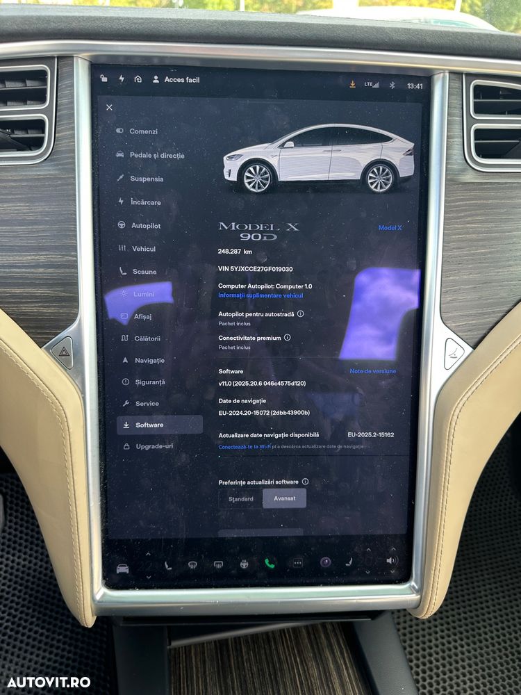 Tesla Model X - 11
