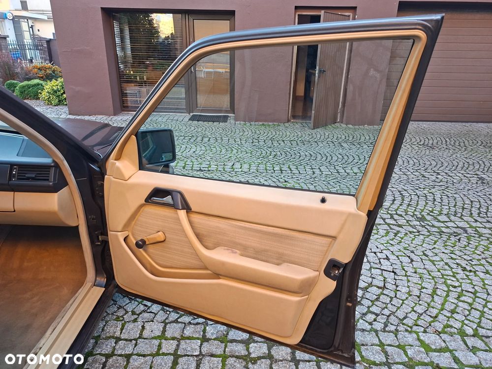 Mercedes-Benz W124 (1984-1993) 1989