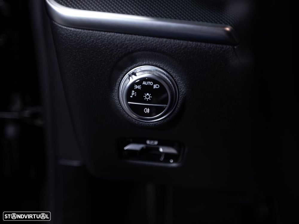 Mercedes-Benz C 300 e T 9G-TRONIC Avantgarde - 19