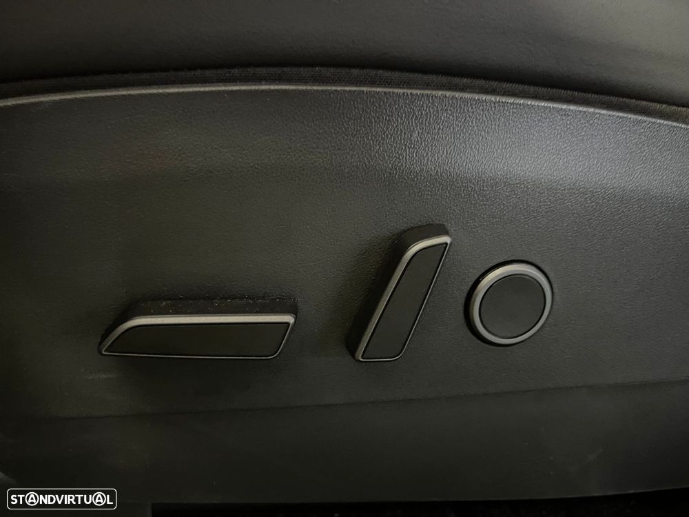 Tesla Model Y Long Range Dual Motor AWD - 36