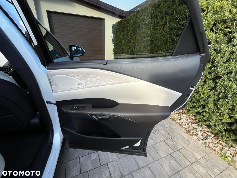 Lexus RX 450h+ Omotenashi - 24