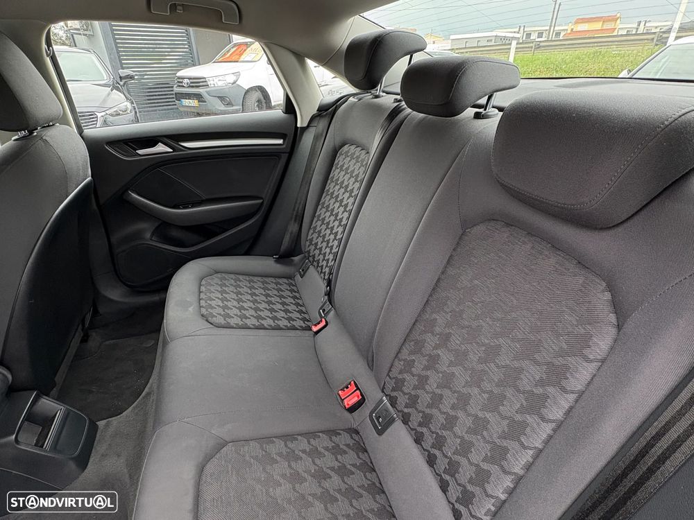 Audi A3 Limousine 1.6 TDI Attraction Ultra - 11