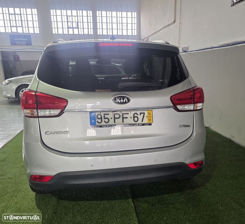 Kia Carens - 2