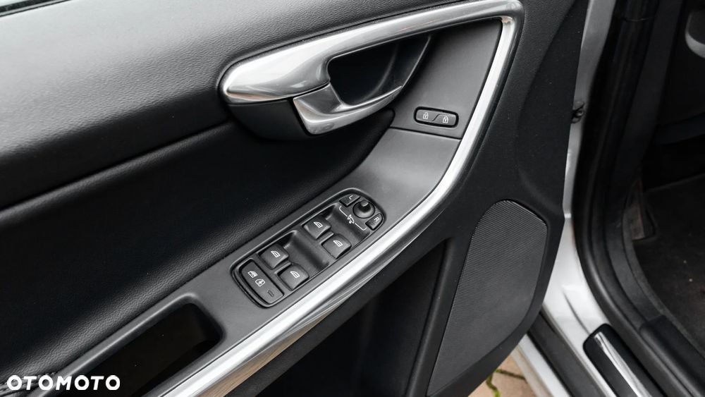 Volvo XC 60 D4 AWD Summum - 17
