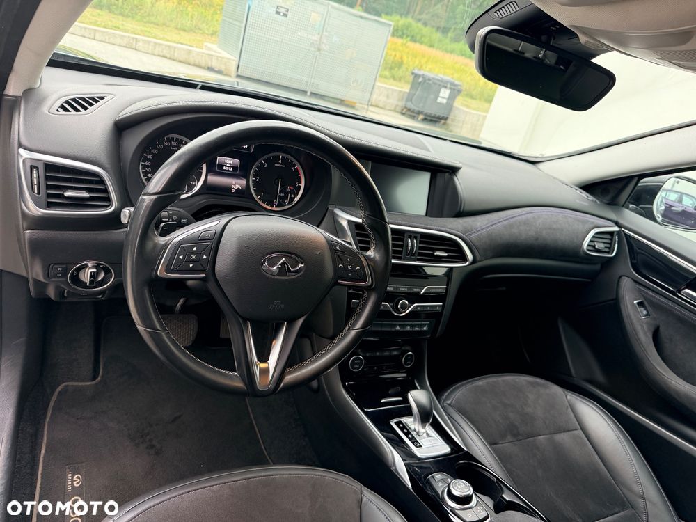 Infiniti Q30 1.5d Business Executive 7DCT - 14
