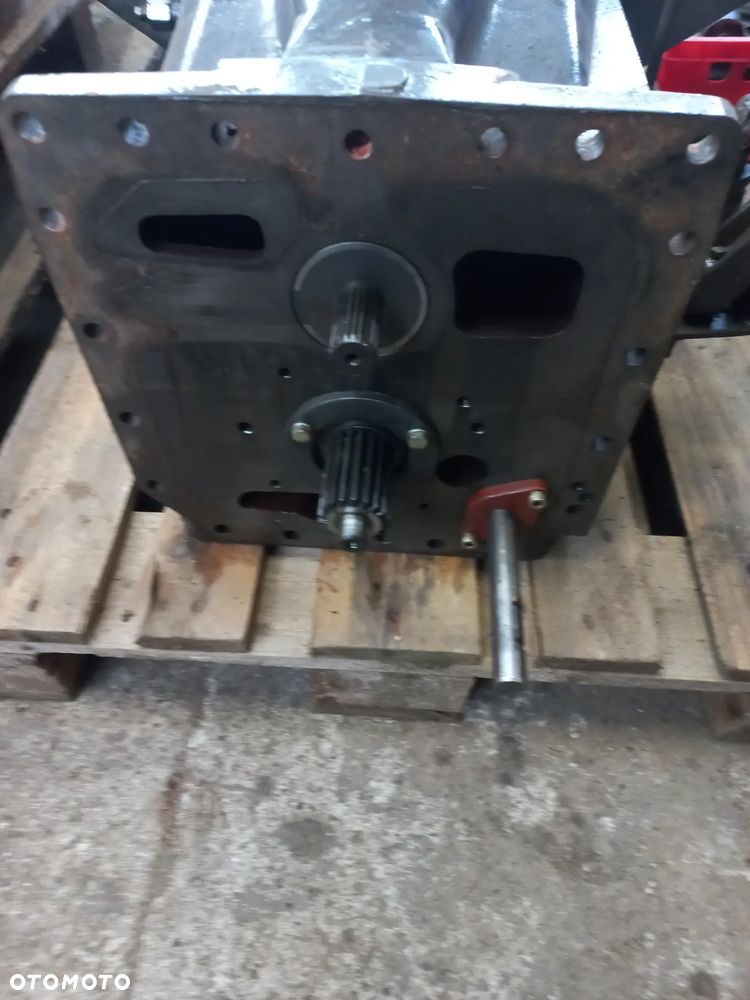 Massey Ferguson skrzynia biegów 3382295M3,3580845M1,obudowa skrzyni,rewers,a b,żół zając,speed shift,3583406M2,3382229M3,3580495M00,3580496M00,3582154M00,widełki,koło zębate,wałek,choinka.kompletna skrzynia,wybierak. - 8