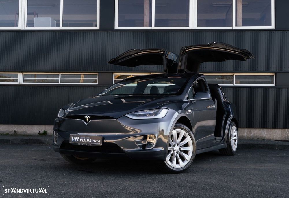 Tesla Model X - 1