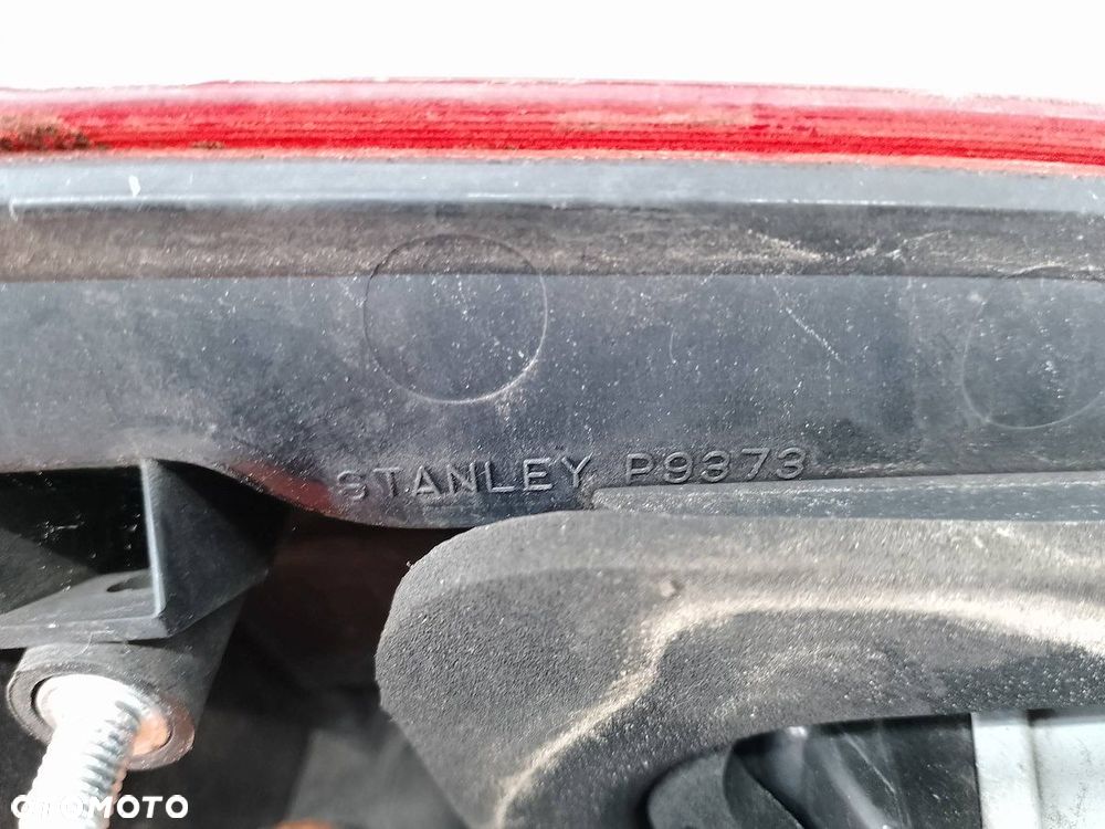LAMPA TYLNA PRAWA W KLAPE MITSUBISHI ASX I P9373 - 4