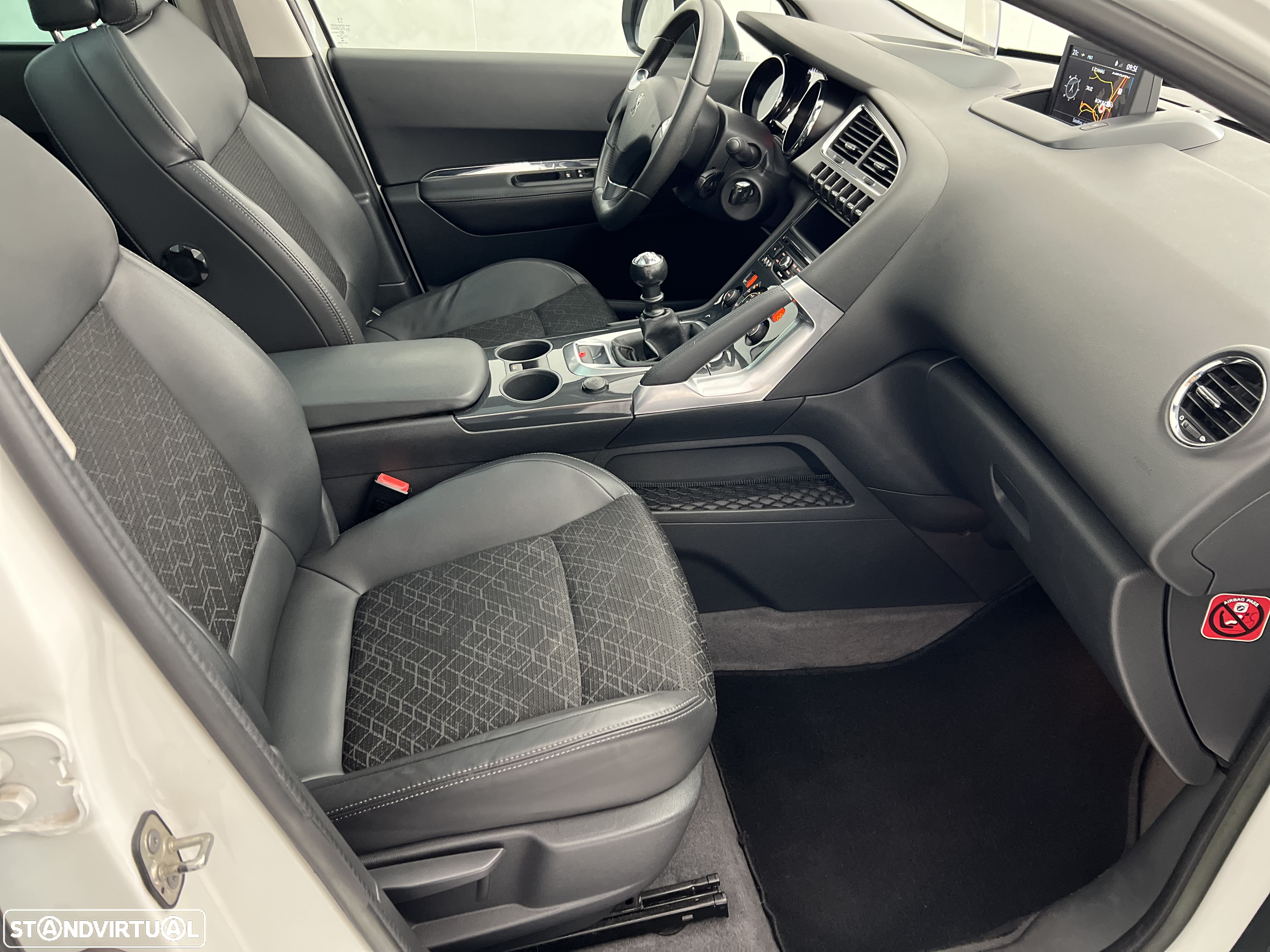 Peugeot 3008 1.6 HDi Allure - 28