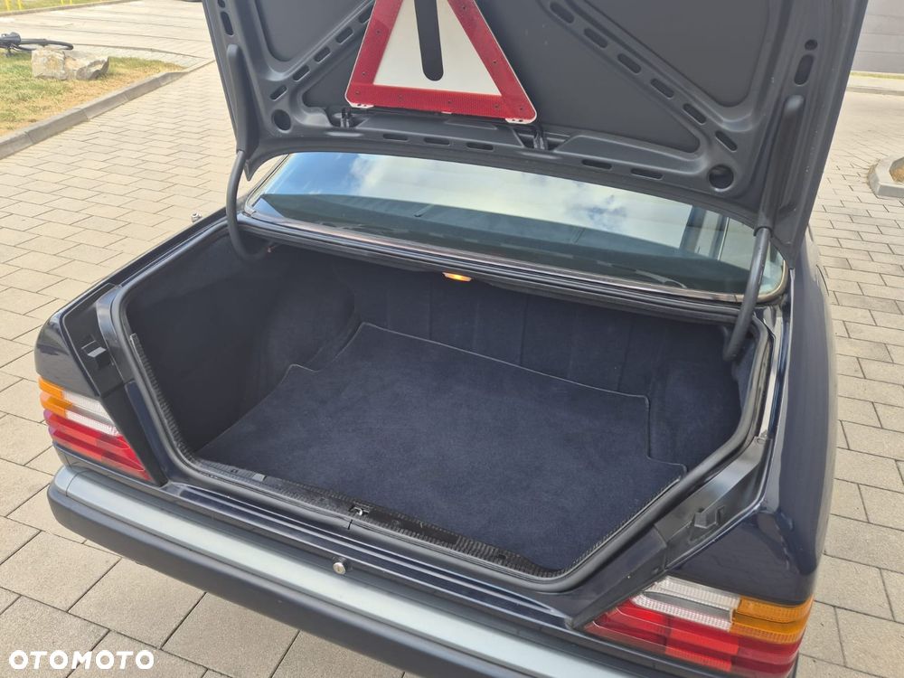 Mercedes-Benz W124 (1984-1993) - 11