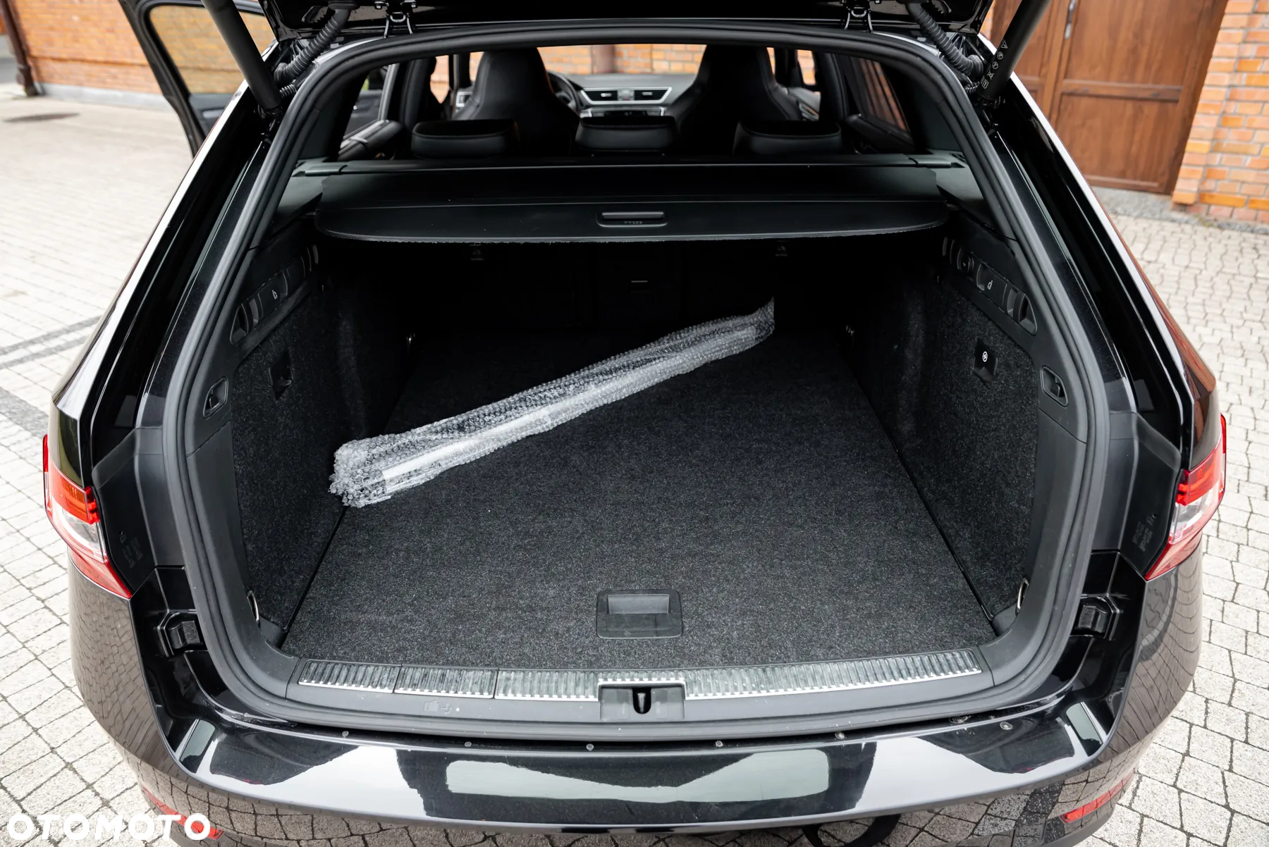 Skoda Superb 2.0 TDI DSG Sportline - 37