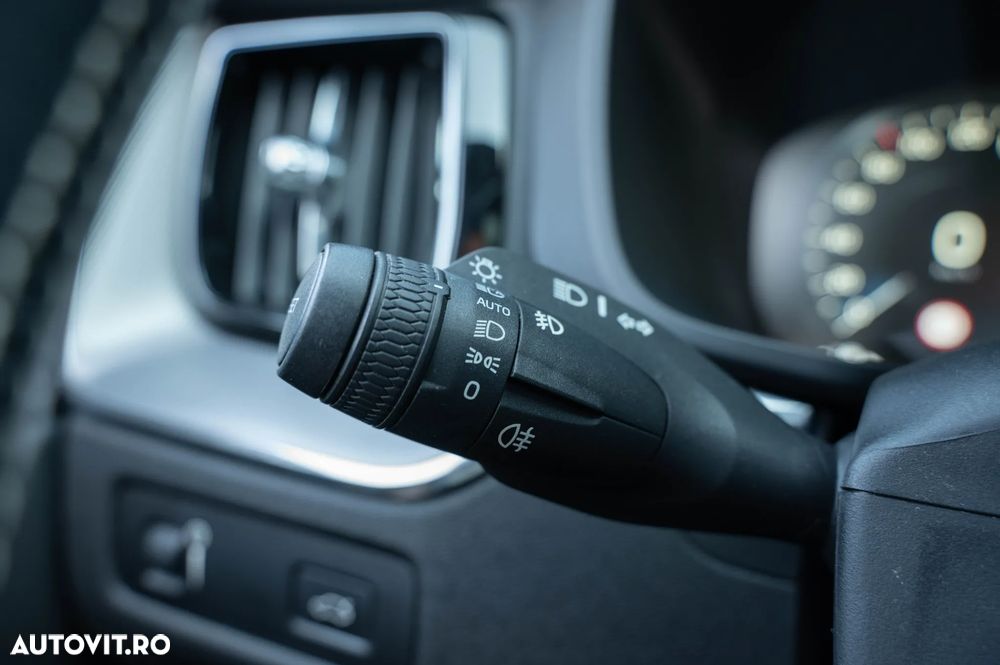 Volvo XC 60 D4 Geartronic RDesign - 25