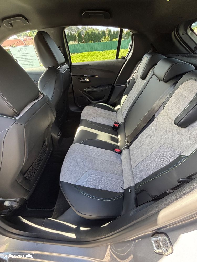 Peugeot e-208 GT - 16