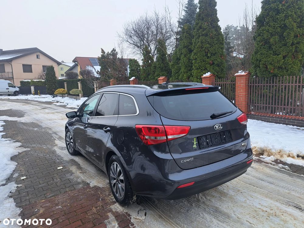 Kia Ceed - 12