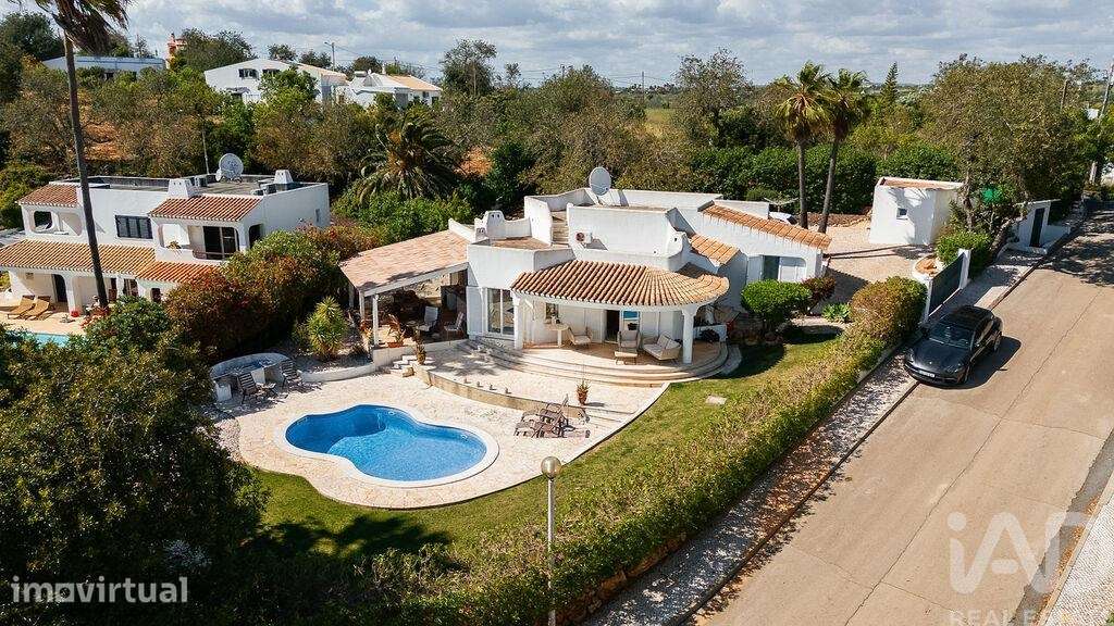 Casa / Villa T3 em Albufeira e Olhos de Água de 235,00 m2