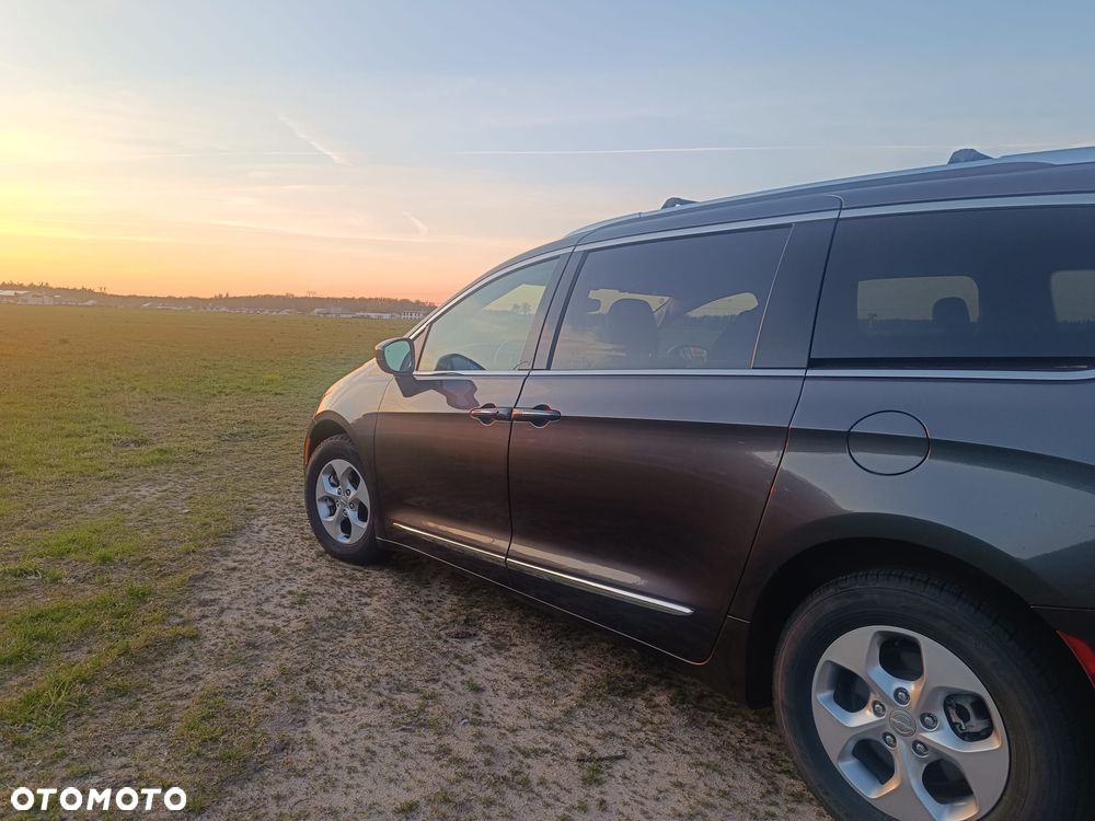 Chrysler Pacifica - 5