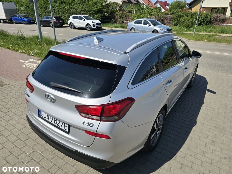 Hyundai i30 1.6 D Premium - 17