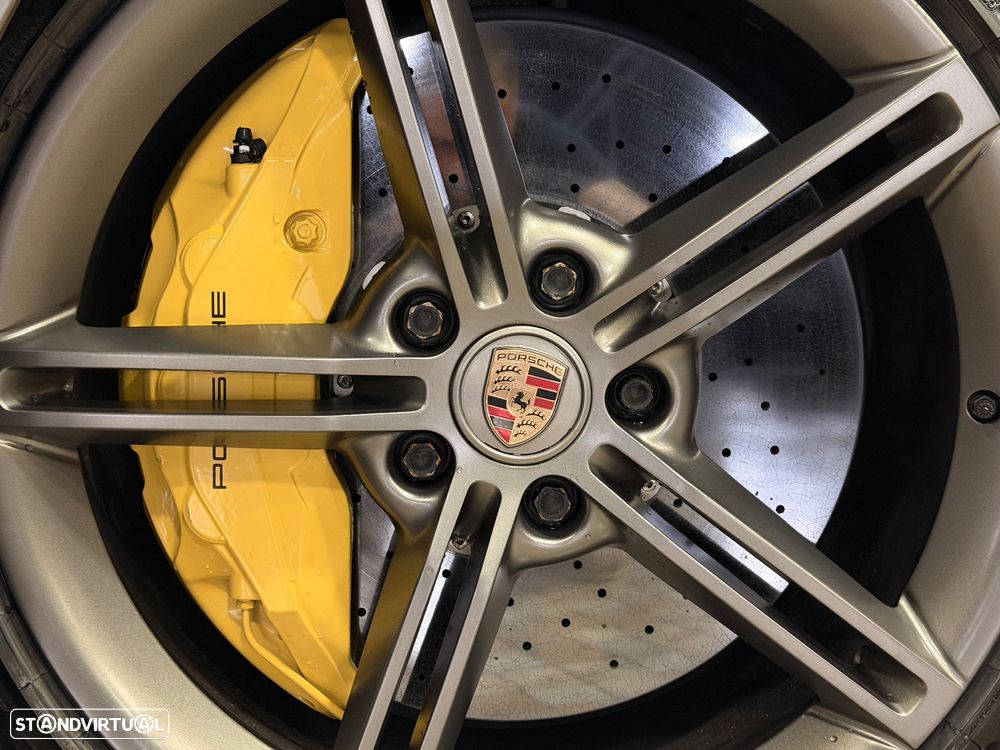 Porsche Taycan Turbo S - 9