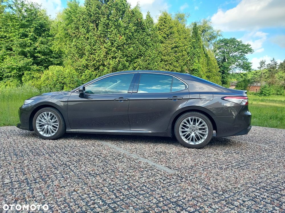 Toyota Camry - 4