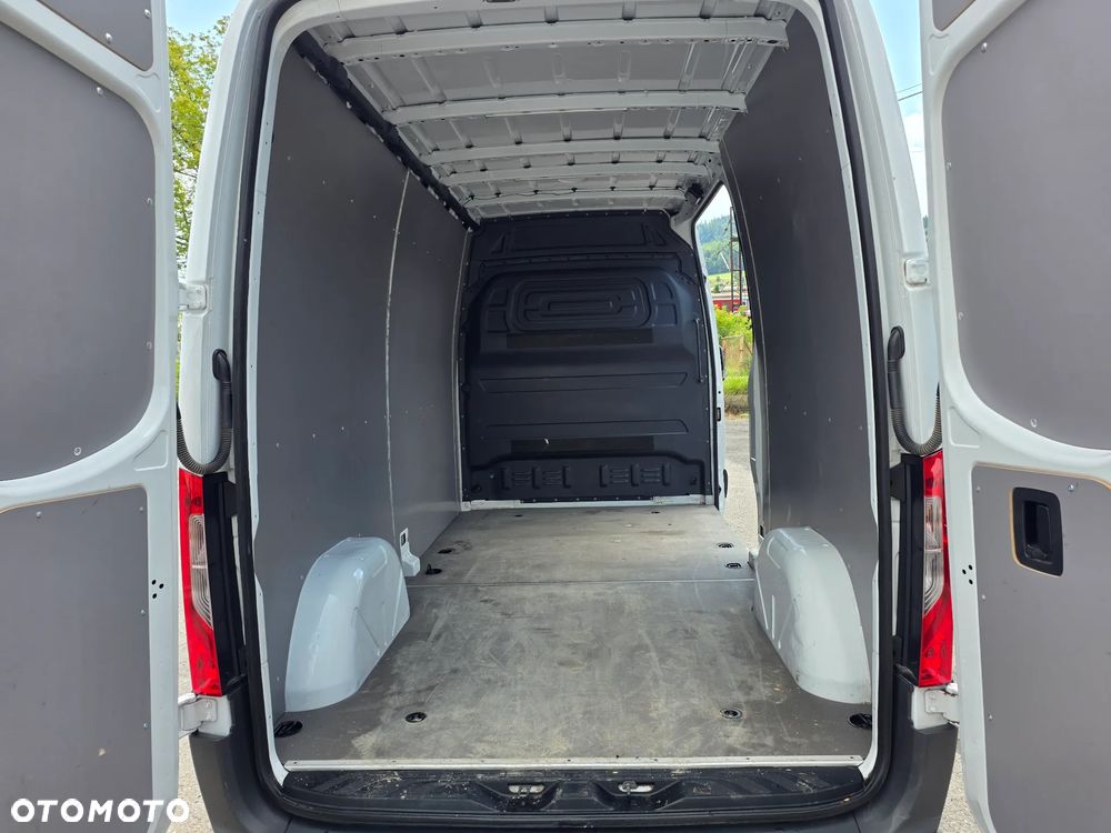 Mercedes-Benz Sprinter 215 automat rok 2022 klima webasto średni kamera tempomat - 20