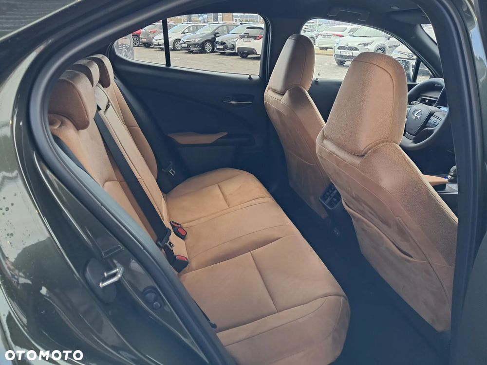 Lexus UX 300h Business - 20