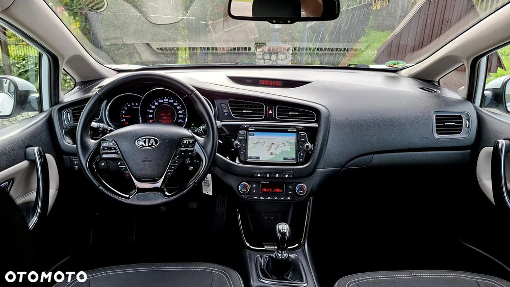 Kia Ceed 1.6 CRDi 128 ISG Spirit - 32