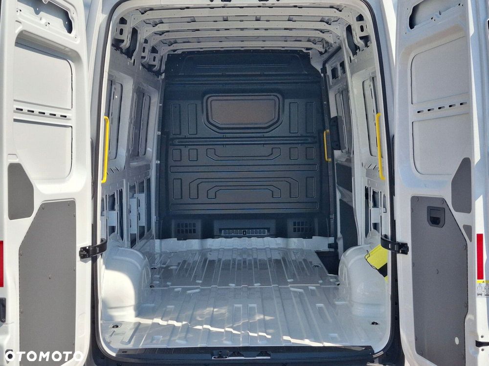 Volkswagen Crafter - 12