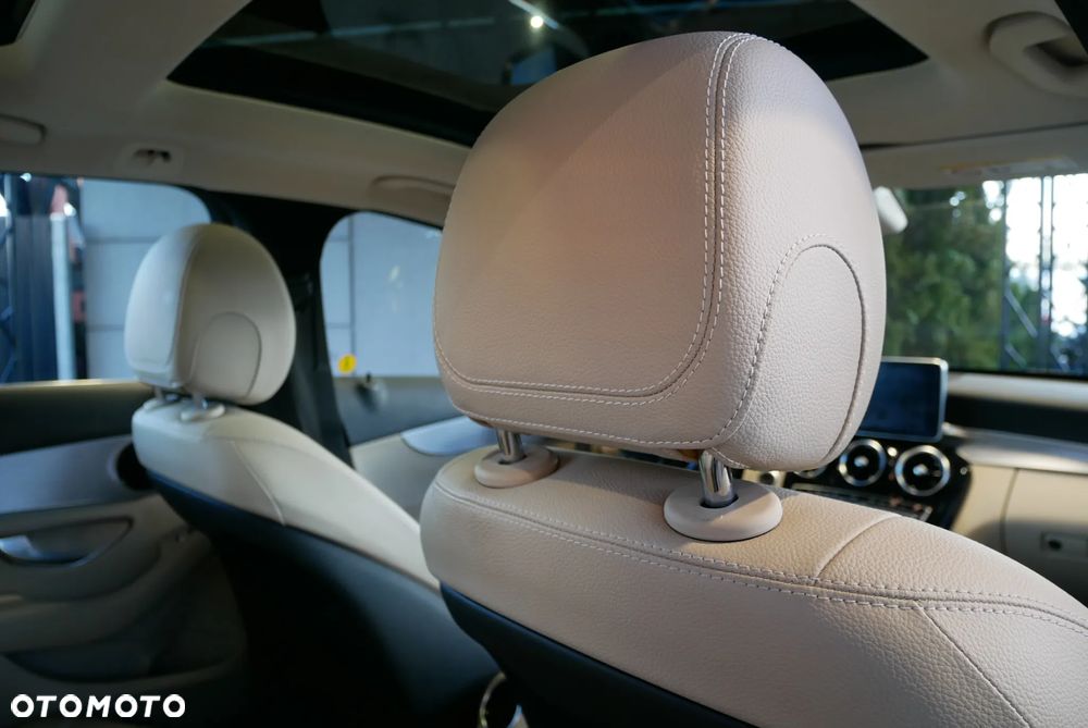 Mercedes-Benz Klasa C 200 4-Matic 9G-TRONIC - 26