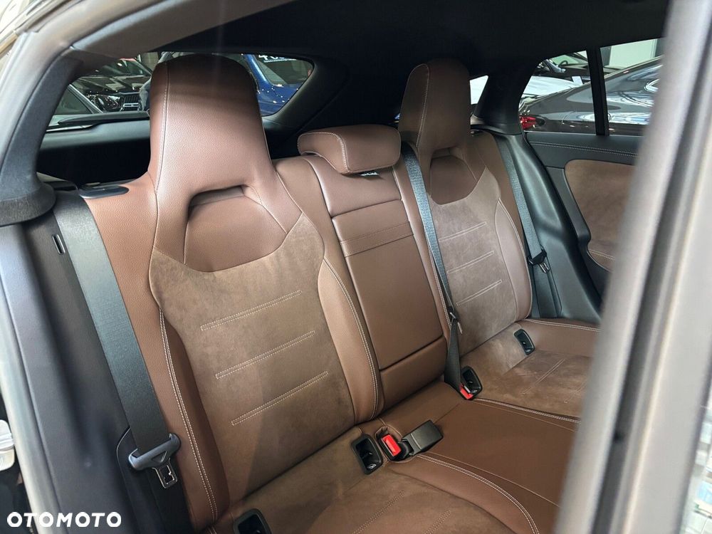 Mercedes-Benz CLA - 16