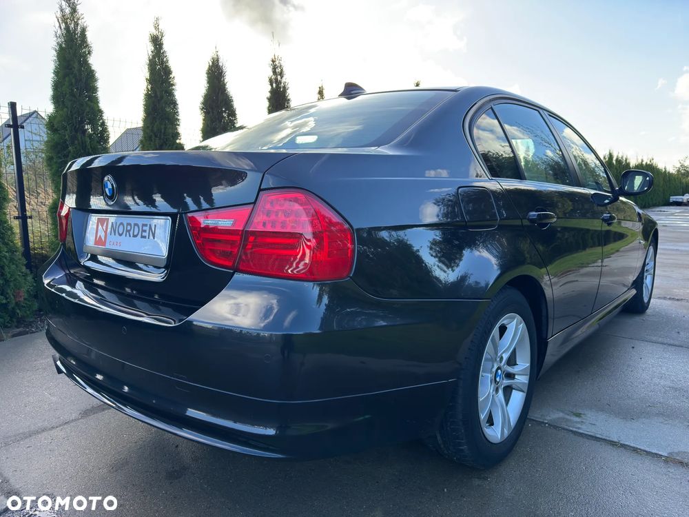 BMW Seria 3 320i Edition Sport - 12