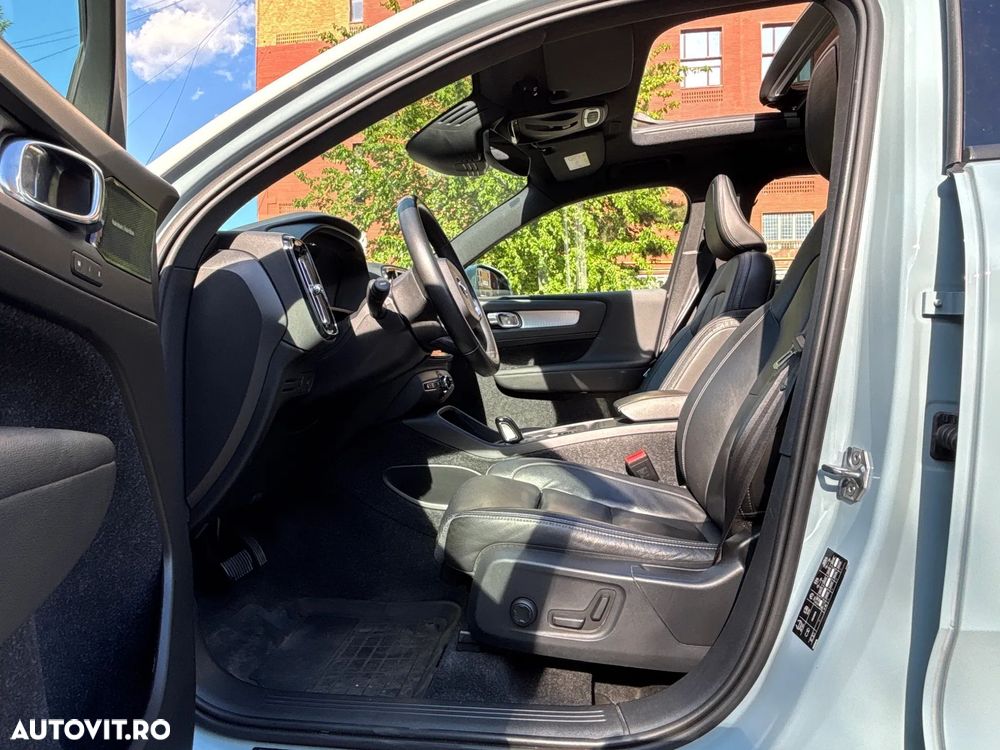 Volvo XC 40 D4 AWD Momentum Pro - 24