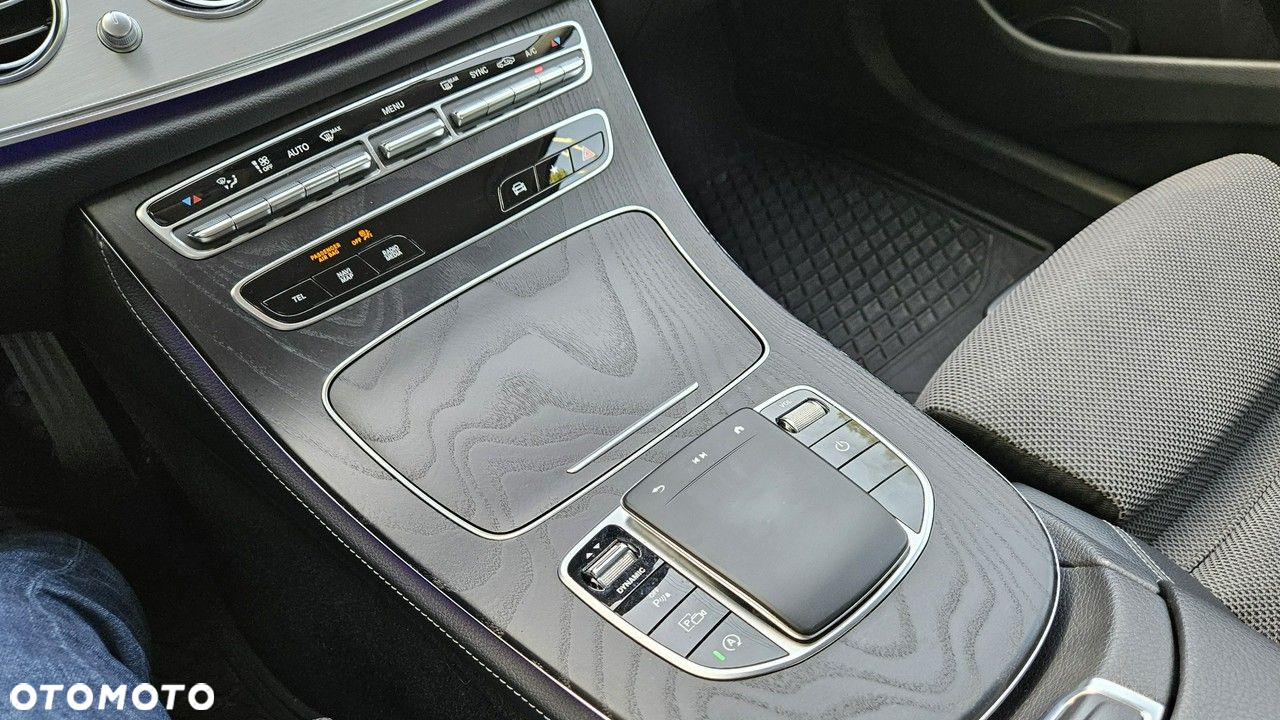 Mercedes-Benz Klasa E - 28
