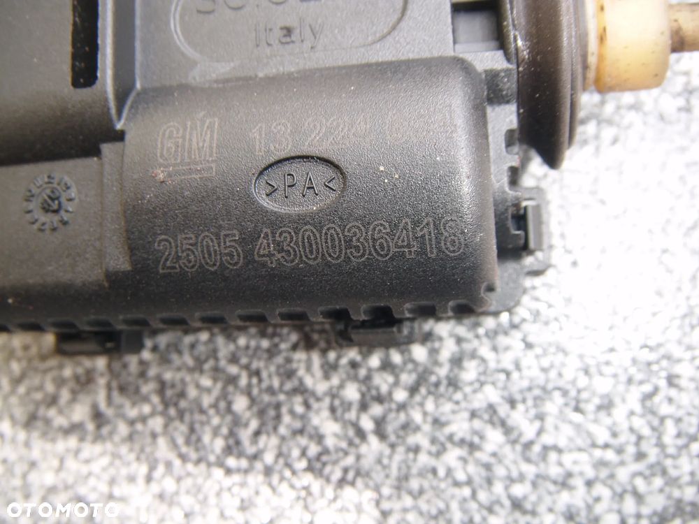opel tigra b 06r siłownik klapki wlewu paliwa 13224654 - 2