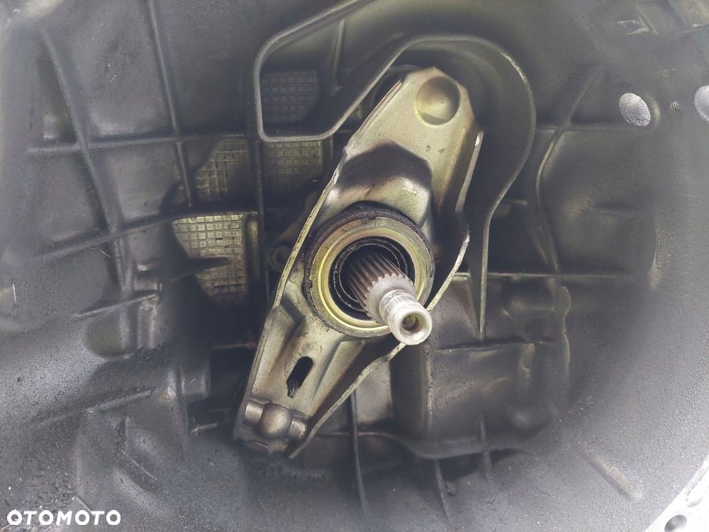 Skrzynia biegów Manualna Audi A4 B6 8E 2000-2004 1,6 8V B HFC 5 BIEGOWA - 5