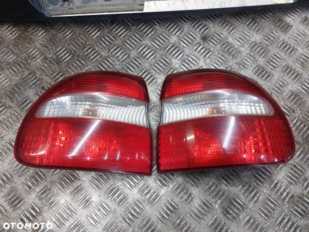 BLENDA KLAPY BAGAŻNIKA + LAMPY VOLVO V40 I LIFT 30632612 ID: 236287 - 2