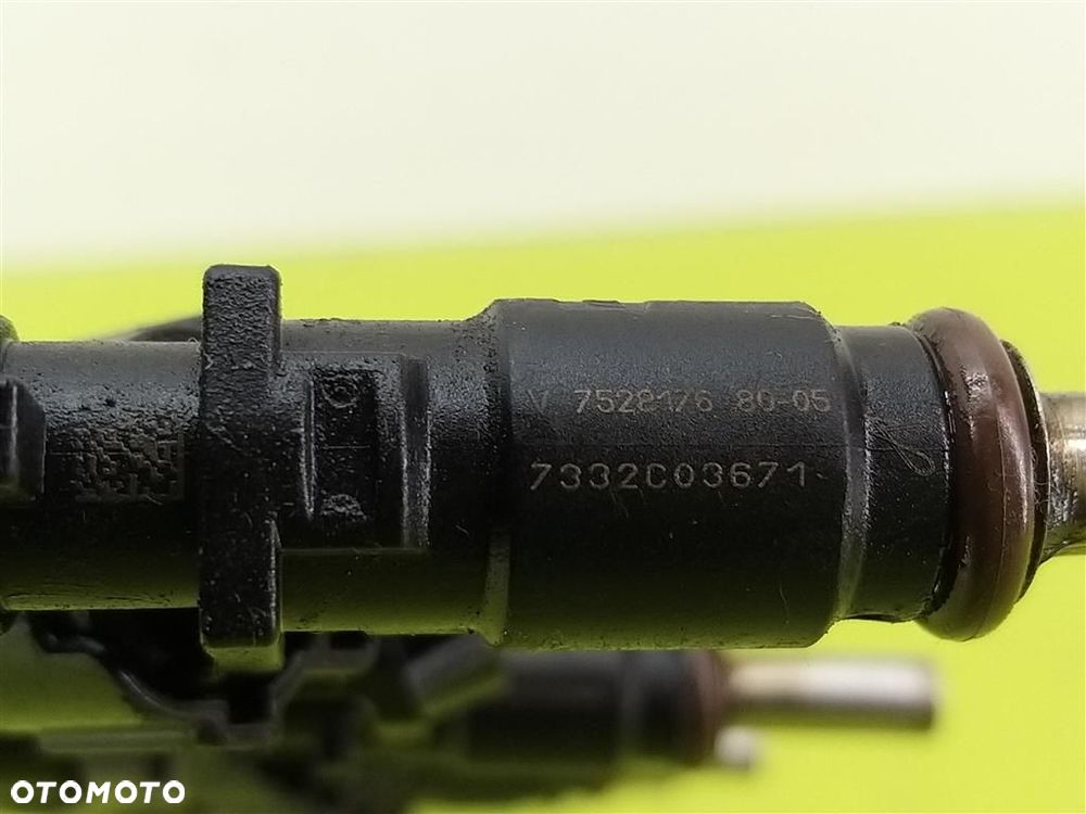 Listwa wtryskiwaczy Peugeot 308 307 207 2006–2012 1.4 B - 4