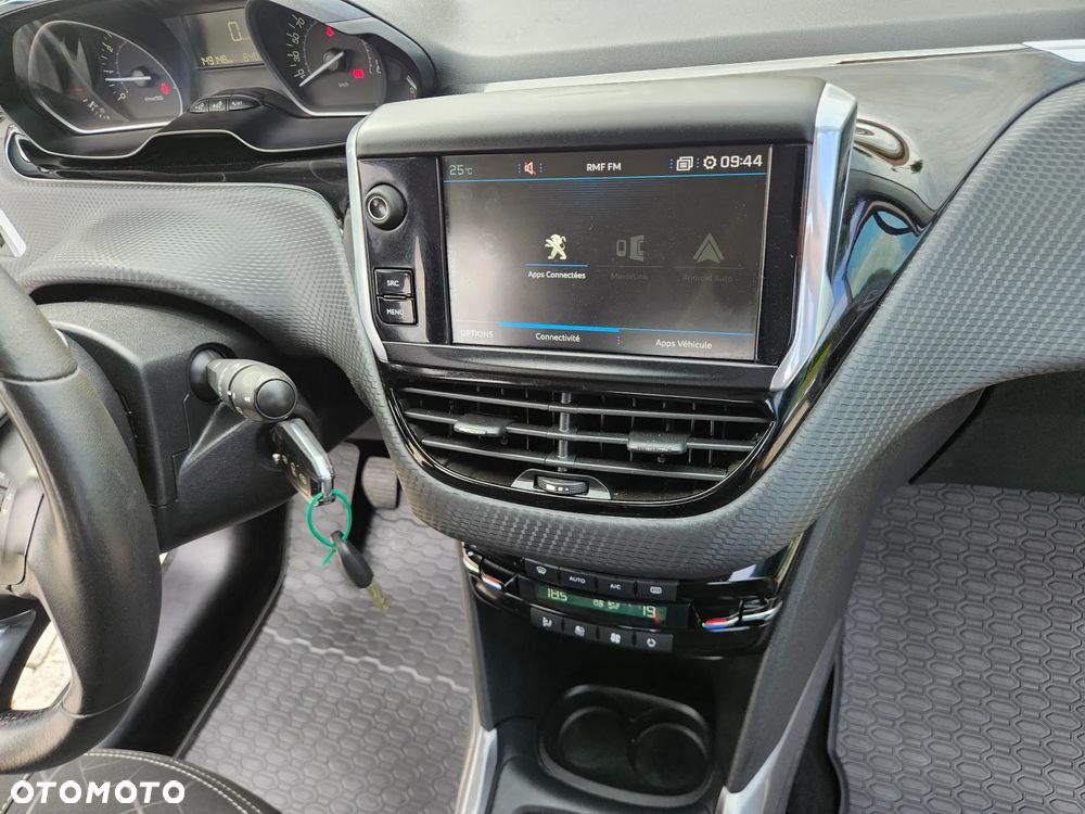 Peugeot 2008 1.2 Pure Tech Signature - 38