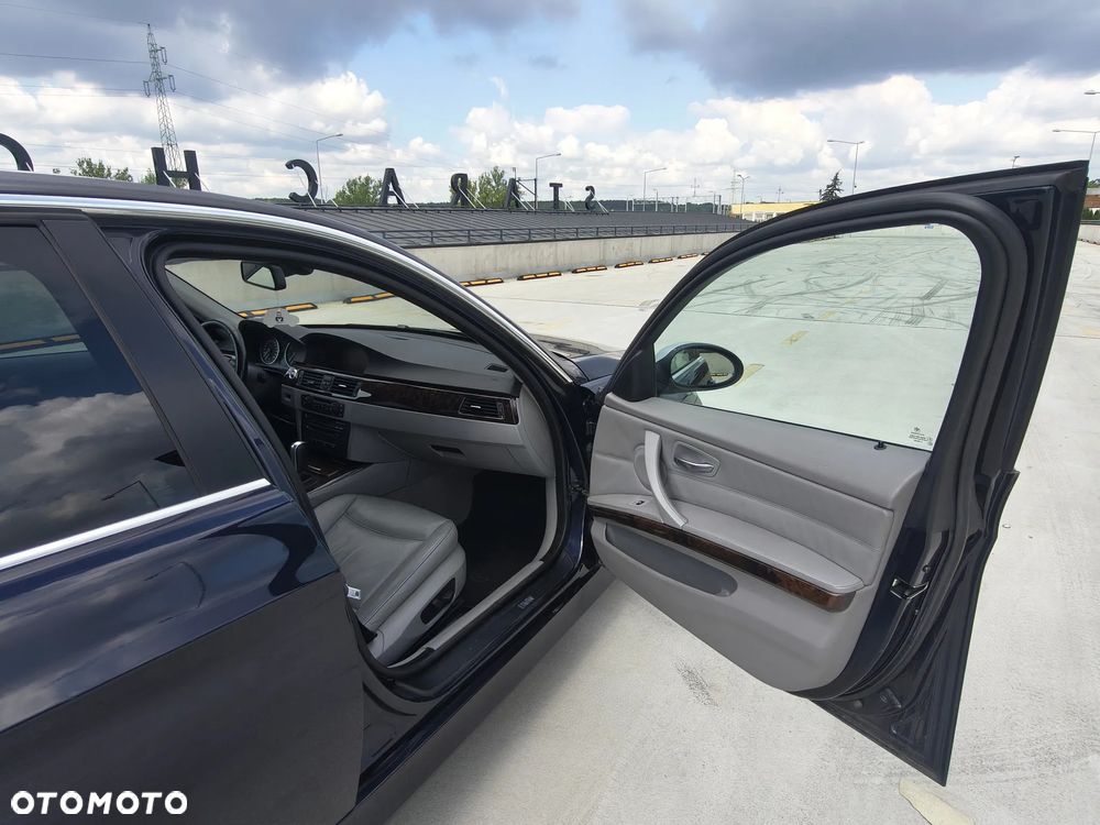BMW Seria 3 330xi - 29