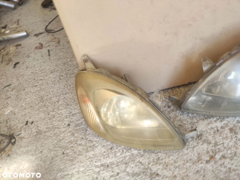 KL Lampa Prawy Przód Toyota Yaris I 99- EUROPA - 2