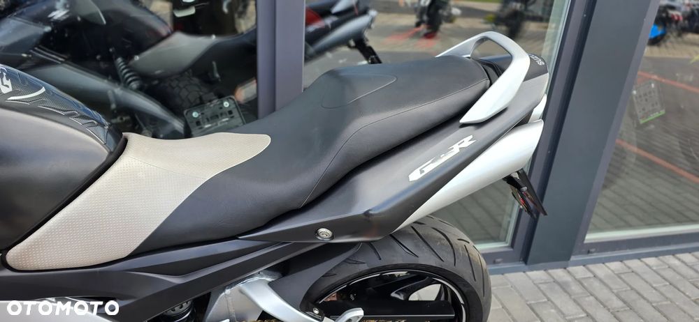 Suzuki GSR - 38