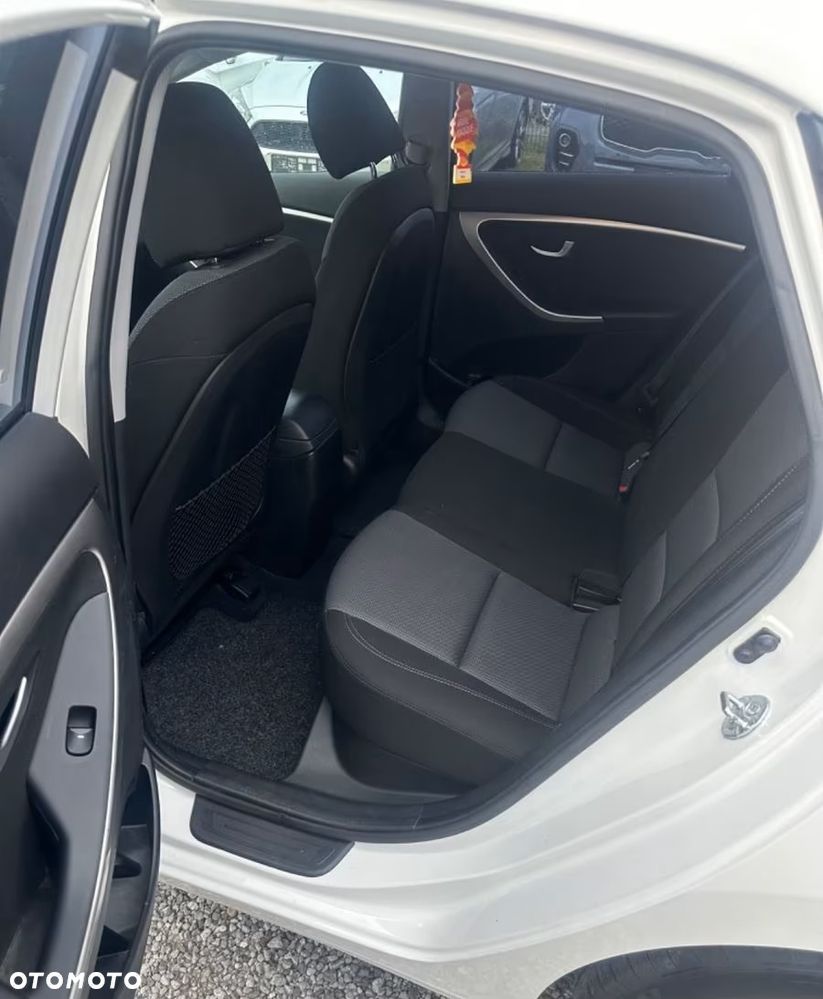 Hyundai i30 1.6 CRDi Style - 17