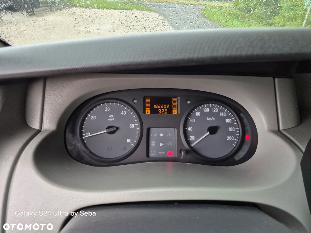 Opel Vivaro - 12