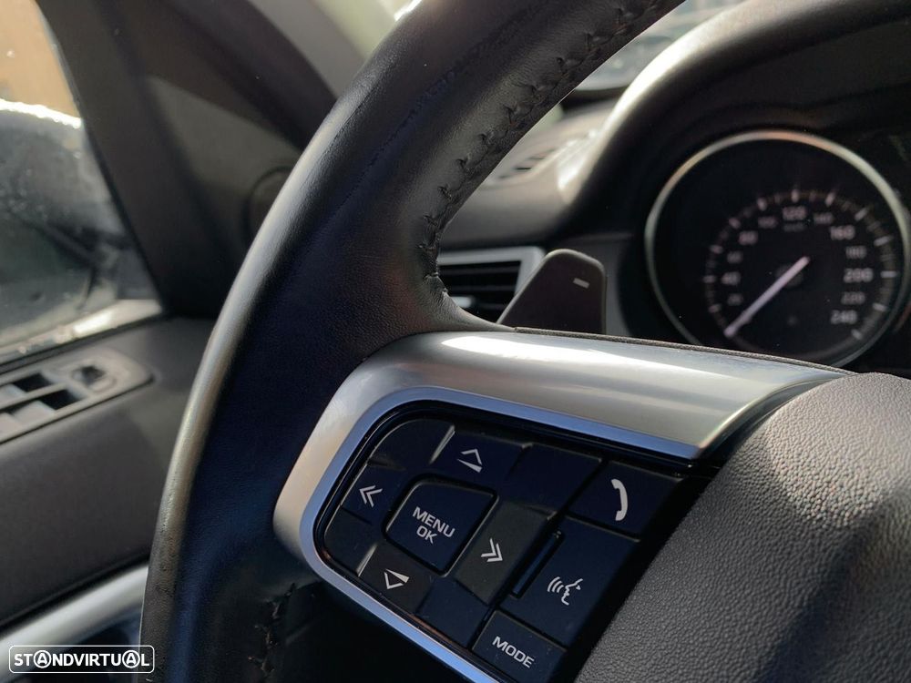 Land Rover Discovery Sport 2.0 TD4 HSE Luxury 7L Auto - 27