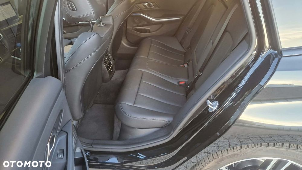 BMW Seria 3 318i M Sport Edition - 30